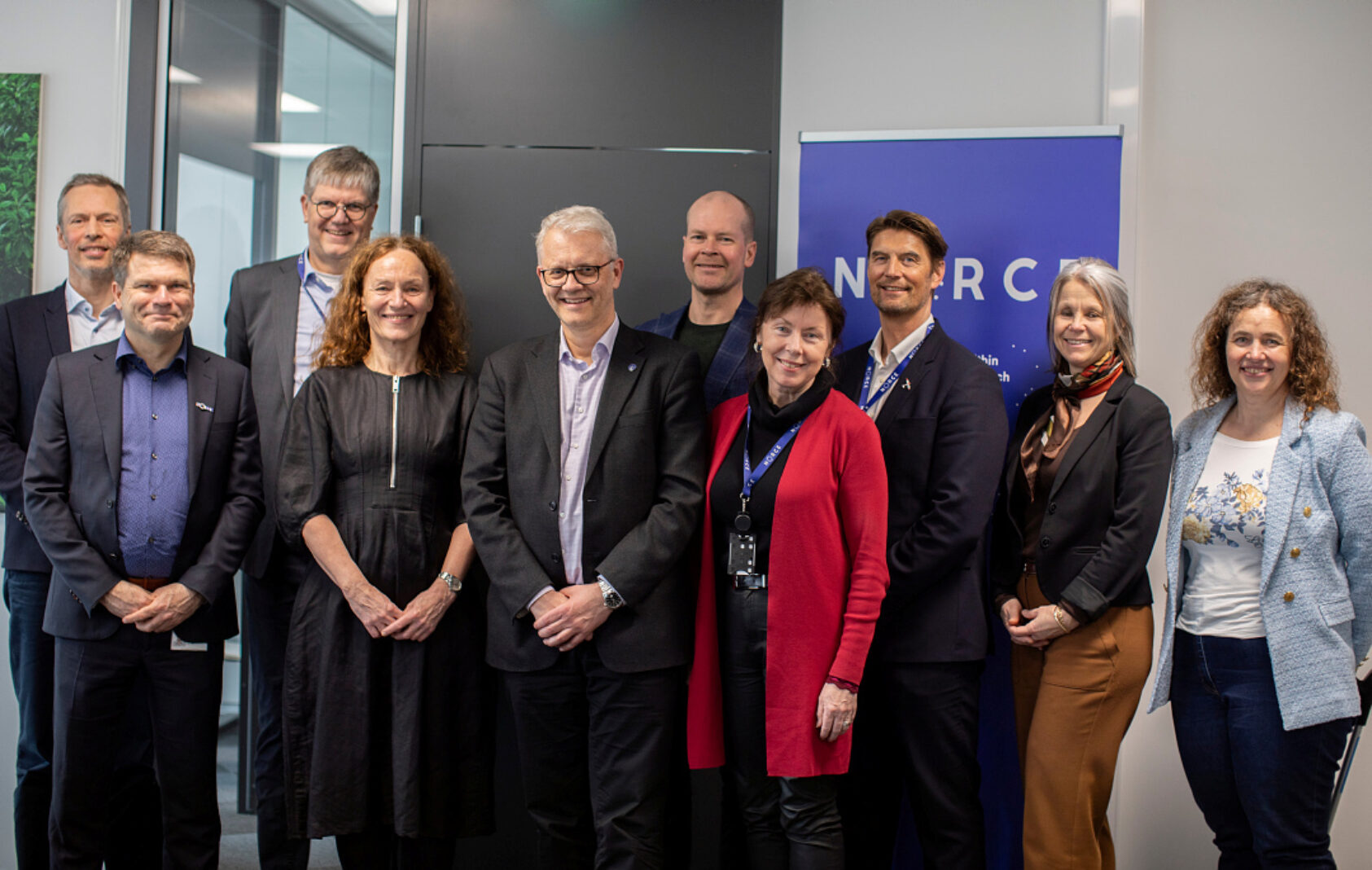 Rune Rolvsjord, NORCE, Konsernsjef i NORCE Camilla Stoltenberg og havforskningsdirektør Nils Gunnar Kvamstø omkranset av fagdirektør Geir Huse (HI), avdelingsleder Stian Anfinsen (NORCE), avdelingsleder Rune Storvold (NORCE), forskningssjefFrode Vikebø (HI), konst. konserndirektør Aina Berg (NORCE), konserndirektør Hans Kleivdal (NORCE), kommunikasjonsdirektør Marie Hauge (HI), digital direktør Linn Cecile Moholt (HI)., 0 S0 A8371, , 