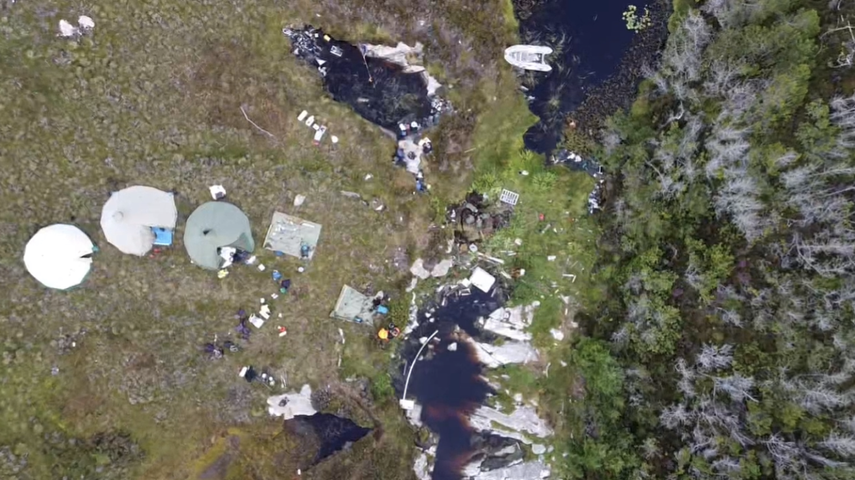 Dronefoto: Veronica Helle, NORCE, Forskerne på feltarbeid på Lisle Lyngøyna i Øygarden kommune., Feltarbeid lyngoeyna 9014, , 