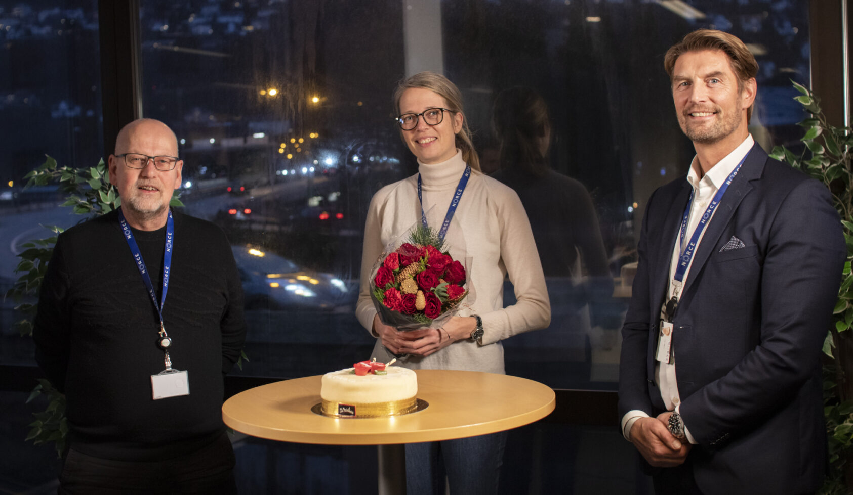 Foto: Rune Rolvsjord, Fra venstre: Konserndirektør Klima og miljø Trond Dokken, forskningsleder Gro Bjerga og assisterende konserndirektør Klima og miljø, Hans Kleivdal., Stillbilde - Klima og miljø, <p>Foto: Rune Rolvsjord</p>, Fra venstre: Avdelingsdirektør Klima og miljø, Trond Dokken, forskningsleder Gro Bjerga og konserndirektør Klima og miljø, Hans Kleivdal.