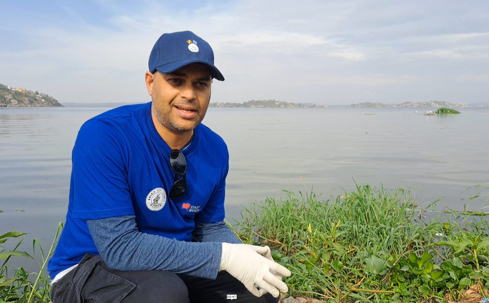 NORCE, Senior researcher Farhan Khan photographed by the Lake Victoria., Farhan viktoriasjøen, , 