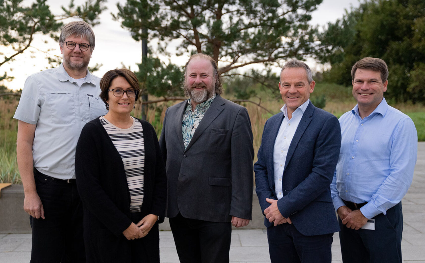 Foto: NORCE / Stian Skjerping., Fem nye regionansvarlige i NORCE, fv: Rune Storvold(Nord), Siren M Neset(Agder), Torleif Lothe(Haugaland og Sunnhordland), Oddvar Skjæveland(Rogaland) og Stian Anfinsen(Vestland)., NORCE - Regionansvarlige, <p>Foto: NORCE/Stian Skjerping.</p>, fv: Rune Storvold(Nord), Siren M Neset(Agder), Torleif Lothe(Haugaland og Sunnhordland), Oddvar Skjæveland(Rogaland) og Stian Anfinsen(Vestland)