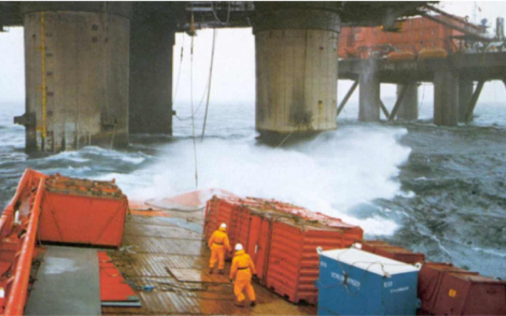 Foto: Kongsberg Maritime, Fartøymannskap kan planlegge operasjoner kontinuerlig når de vet nøyaktig hvilke bølger som kommer de neste minuttene. De kan også vurdere om de skal starte operasjonen eller vente til store bølger har gått forbi. Prediksjon av bølger og bølgekrefter gir også mulighet for å forbedre posisjonsnøyaktigheten i DP-systemet som skal holde fartøyet i ro under offshore operasjoner., Illustrasjonsfoto - Maritim, <p>Foto: Kongsberg Maritime</p>, 