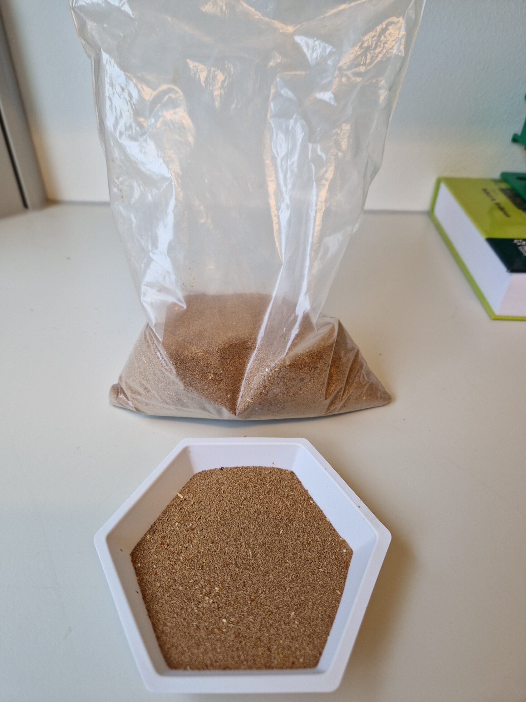 Pia Steinrücken, NORCE, Insect frass powder from Larveriet in Voss. The powder was blended with water to make the nutrients available for the microalgae., Frass, , 