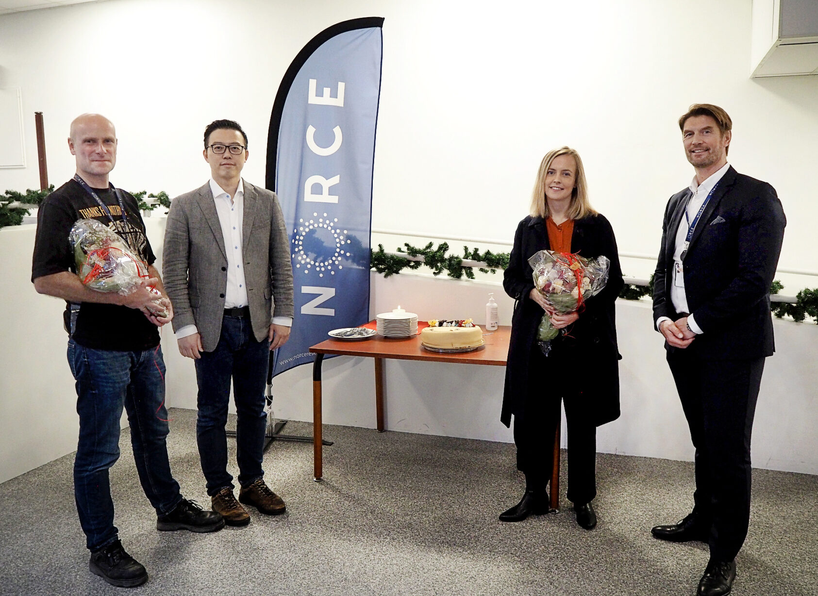 Foto: Bjarne Log, Fra Venstre: Seniorforsker i NORCE, Atle Blomgren, Professor Muk Chen Ong, Universitetet i Stavanger, Førsteamanuensis Silje Haus-Reve, Universitetet i Stavanger og NORCE, Konserndirektør Klima og miljø i NORCE, Hans Kleivdal., Stillbilde - Impact Wind Sør Vest, <p>Foto: Foto: Bjarne Log</p>, Fra Venstre: Seniorforsker i NORCE, Atle Blomgren, Professor Muk Chen Ong, Universitetet i Stavanger, Førsteamanuensis Silje Haus-Reve, Universitetet i Stavanger og NORCE, Konserndirektør Klima og miljø i NORCE, Hans Kleivdal