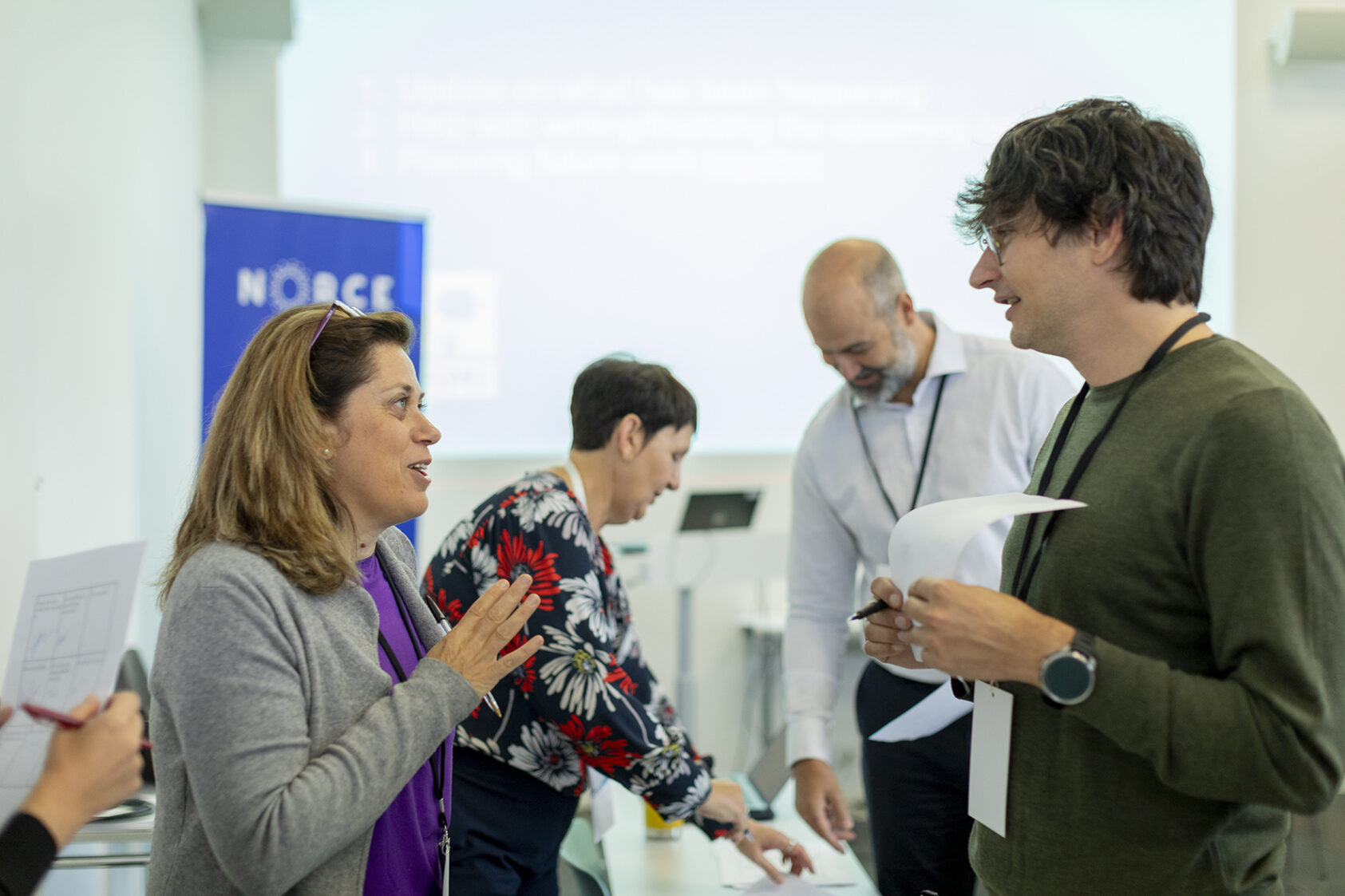 Andreas R. Graven, Gode diskusjoner på det første møtet i SURIMI i Bergen 24.-25. september 2024., SURIMI 3 Bergen240924 copy, , Personer som mingler.