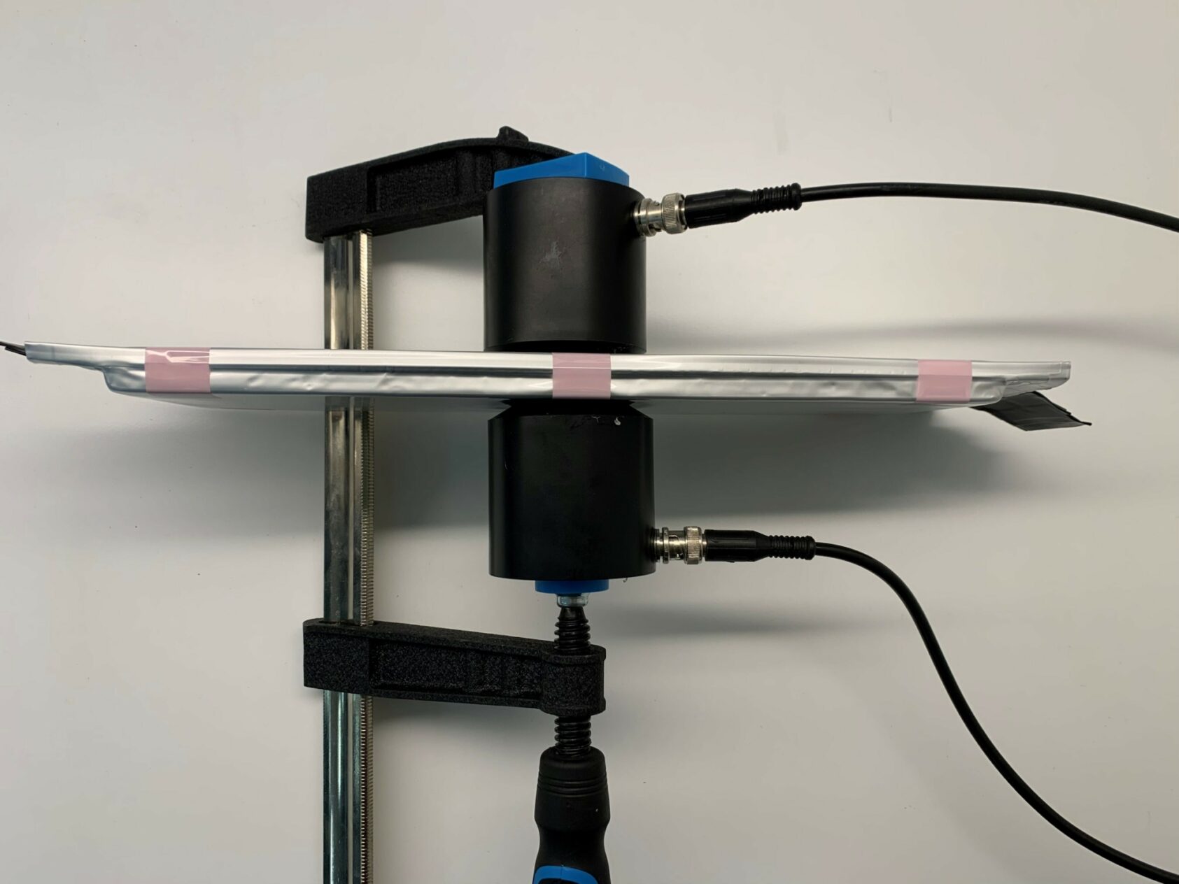 Foto: Kjetil Daae Lohne / NORCE, Ultralydmåling på lithiumbatteri fra RFF Vestland forprosjekt i 2021., Illustrasjonsfoto - Batterimåling, <p>Foto: Kjetil Daae Lohne, NORCE.<br /></p>, Ultralydmåling på lithiumbatteri