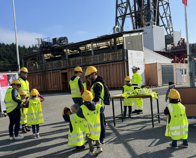 NORCE, På Ullandhaug utenfor Stavanger finner du NORCE sin borerigg, Ullrigg. Ullrigg er verdens mest avanserte testrigg og driver med fullskala testing av bore- og brønnutstyr med kunder fra inn- og utland. Vi har 8 brønner med dybde fra 200 til 2000 meter.  Under Forskningsdagene fikk besøkende omvisning og et innblikk i hvordan en borerigg opereres i Nordsjøen., 1727112656068, , 