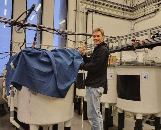 Pradeep Lal/Helena Hauss, NORCE, Marius Nilsen is monitoring the fish tank., 20231122 124251 1, , 