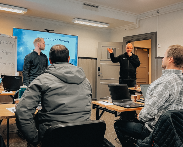 Katrine Jaklin, NORCE, Deltagerne ble oppfordret til å stille med faglige innlegg. F.V: Mathias Haukås (Meteomatics) og Nils Håheim-Saers (NORCE)., Foto Katrine Jaklin 1518, , 
