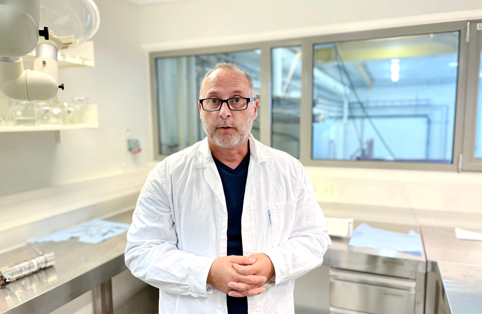 Andreas R. Graven, NORCE, Microplastics researcher Alessio Gomiero is one of the NORCE and NAMC researchers who have contributed to the new standard. In this photo, he stands in the NORCE plast laboratory in Mekjarvik, Stavanger., IMG 0175, , 