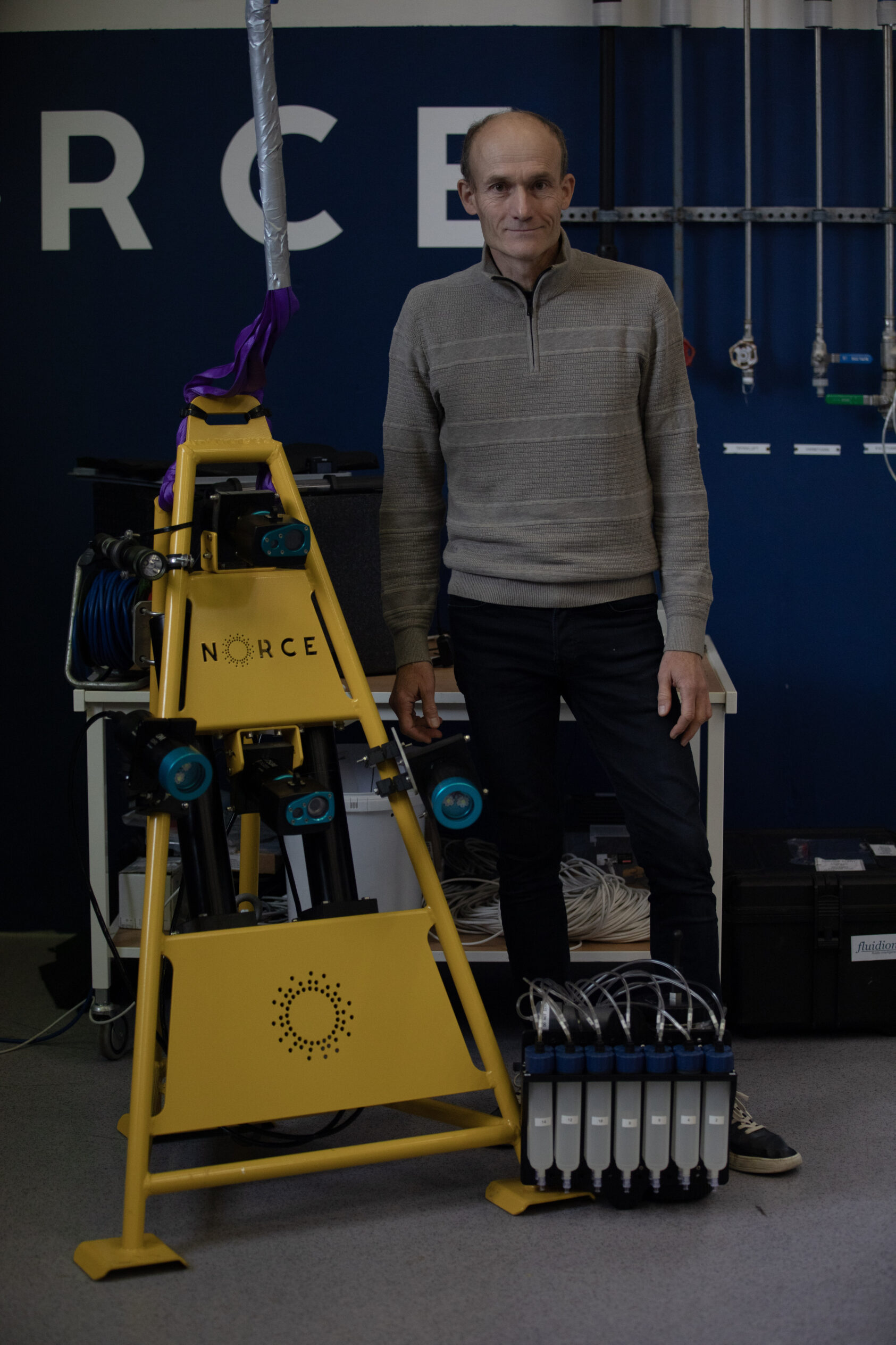 Thomas Hovmøller Ris, Thierry Baussant viser frem oppfinnelsen Polyp Activity Monitoring System (PAMS)., Thierry Baussant 1, , 