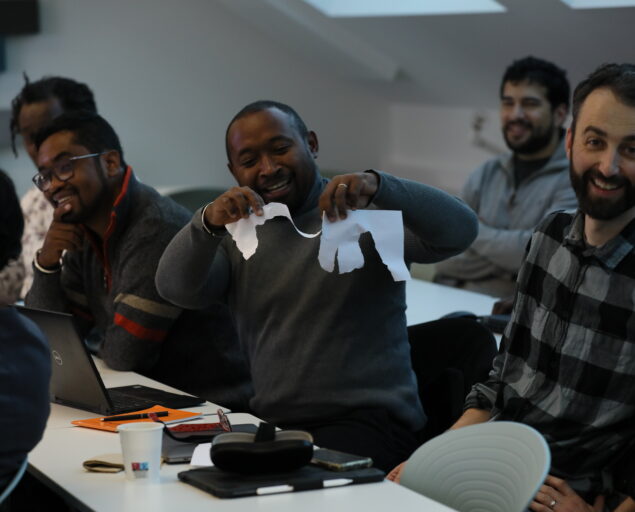 Photo: Thomas Hovmøller Ris, , 0 S0 A0927, , Man taring a paper surrounded by laughing people