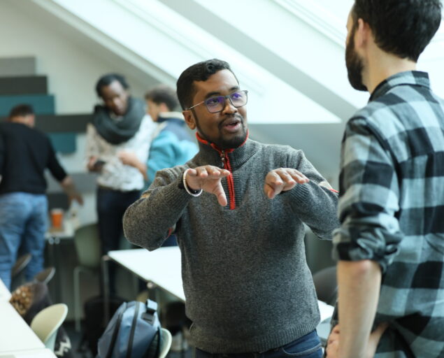 Photo: Thomas Hovmøller Ris, , 0 S0 A0993, , Two men in conversation