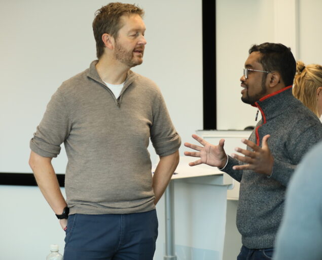 Photo: Thomas Hovmøller Ris, , 0 S0 A1009, , Two men mingling