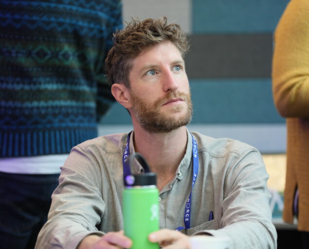 Photo: Thomas Hovmøller Ris, Jesse Schrage is an expert on climate governance from NORCE, 0 S0 A1039, , A man sitting, holding a bottle