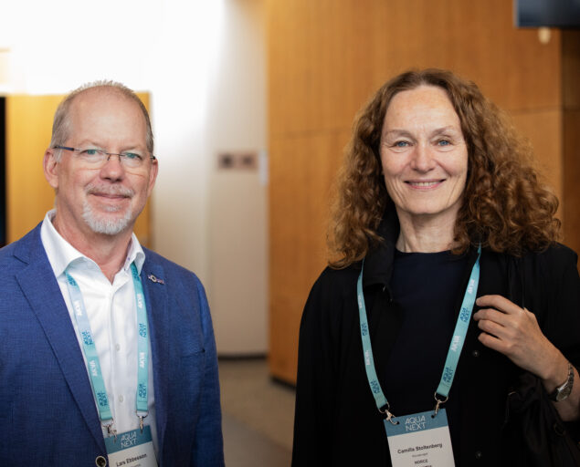 Thomas Hovmøller Ris, Lars Ebbesson og Camilla Stoltenberg. Ebbesson er sjefsforsker og seniorrådgiver innen akvakultur i NORCE og ledet opp programkomitéen for Aqua Next-konferansen, Camillaog Lars, <p>Thomas Hovmøller Ris, NORCE</p>, En mann og en kvinne kiser ser moter kamera, halvfigur.