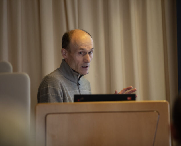 Thomas Hovmøller Ris, Sjefsforsker Thierry Baussant er ekspert på koraller, Thierry Baussant, , 