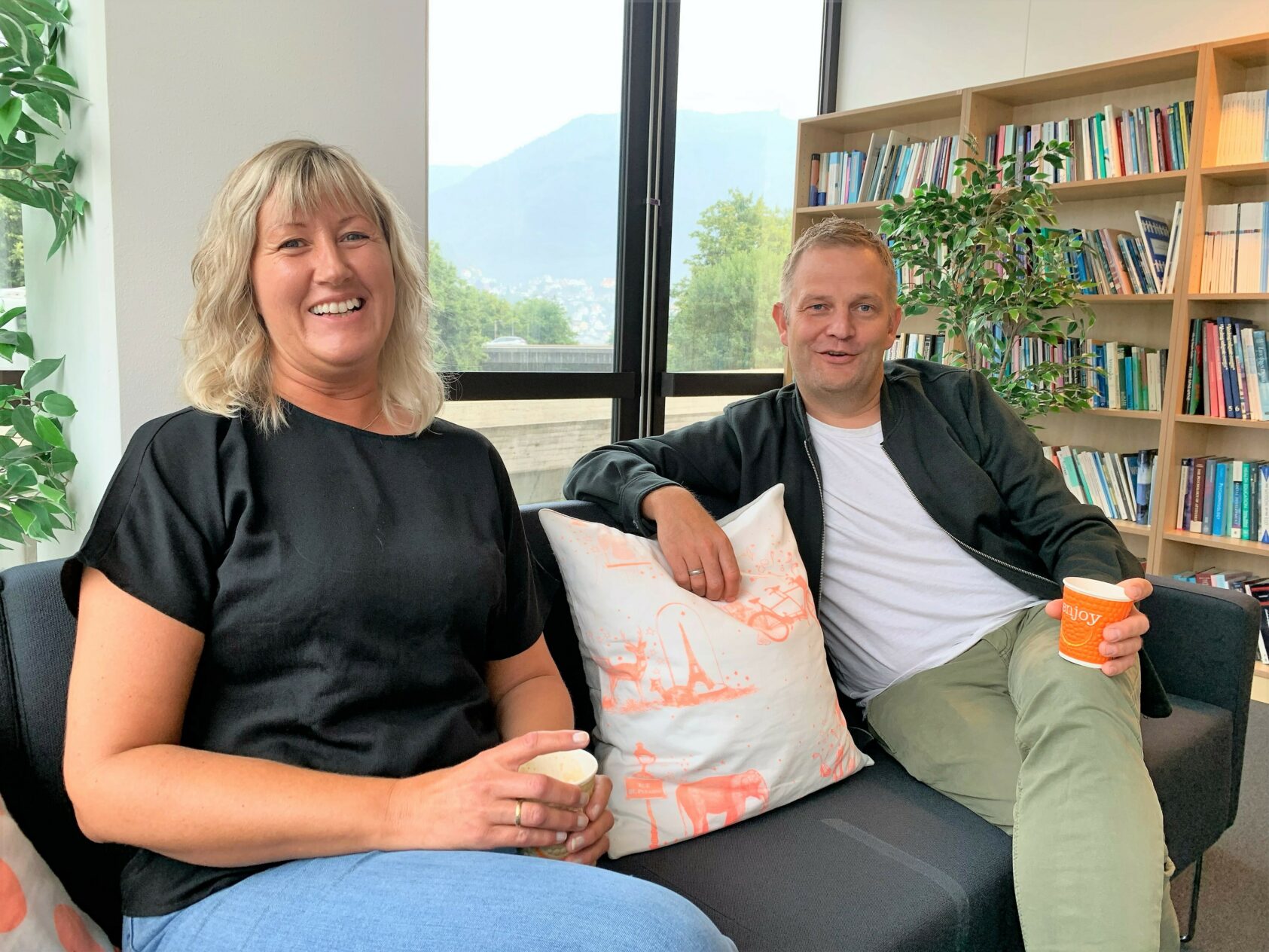 NORCE, Virksomhetsleder Astrid Bakke Soltvedt og miljøterapeut Johan Kjerstad fra Blå Kors Barnas Stasjon Askøy og Bergen arbeider med lavterskeltilbud for familier i sårbare livssituasjoner og er på vei til å bli DUÅ-øgruppeledere., Deltakere DUAA, , 