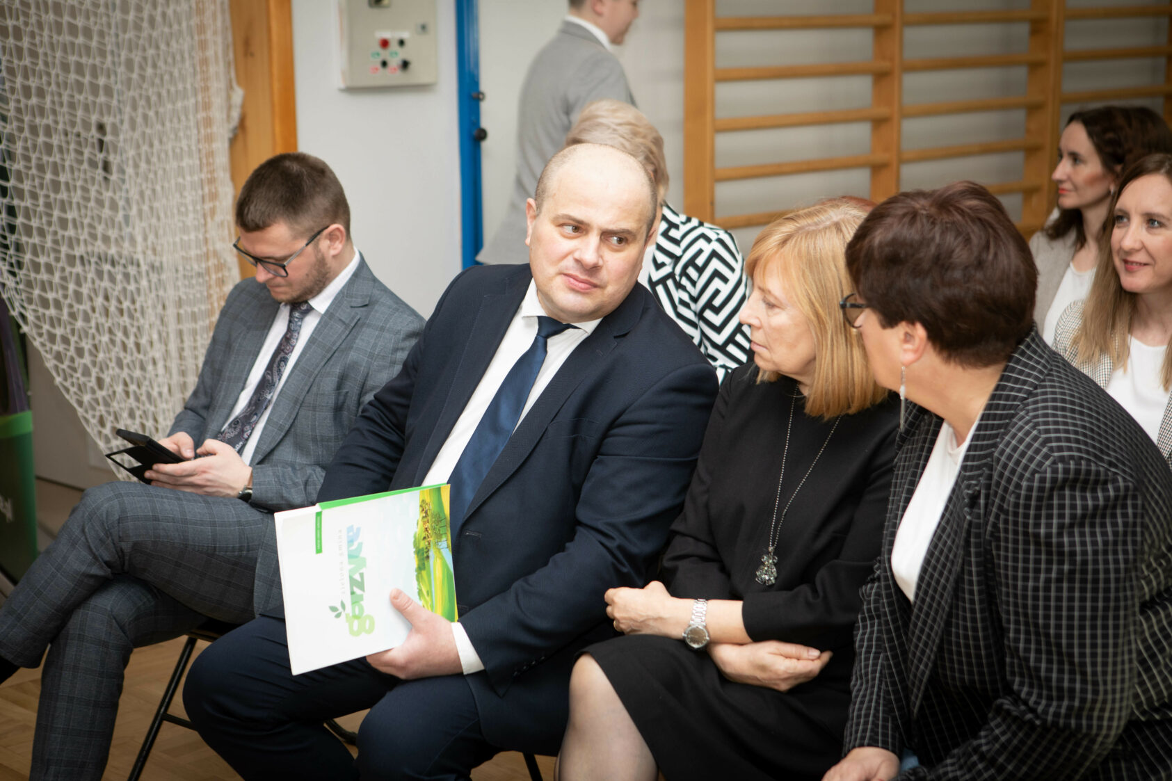 Pawel Tatarzyk, NORCE and the municipal council led by Mayor Daniel Jakubczyk visit all the students, and the day is celebrated with songs and speeches., 3 M1 A2990, , 