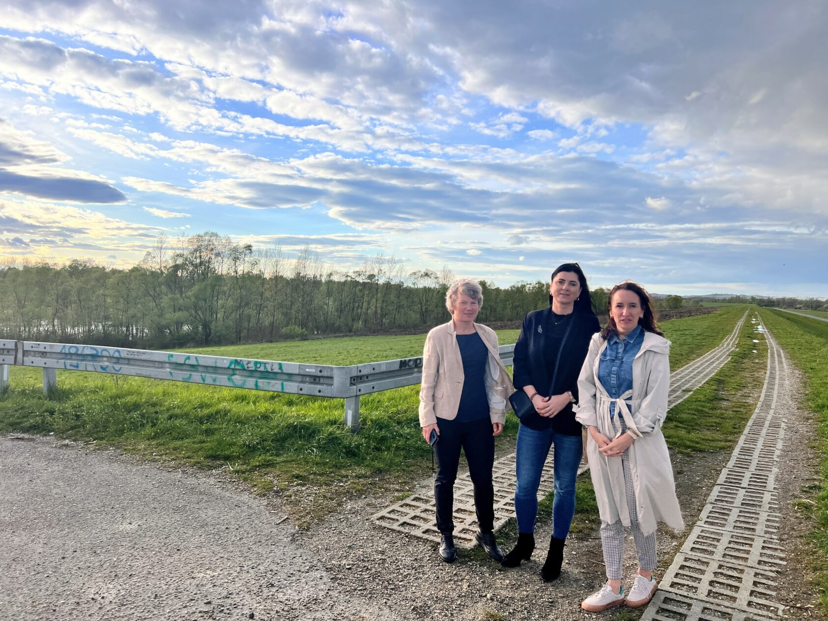 Gunn Janne Myrseth, NORCE, Gorzyce in 1997 were hit by flood. It almost engulfed the entire municipality, and many villages were wiped out. As a result, miles of flood embankments have now been built in the region as shown to us here by Bozena Analaio and Edyta Srudik., 6, , 