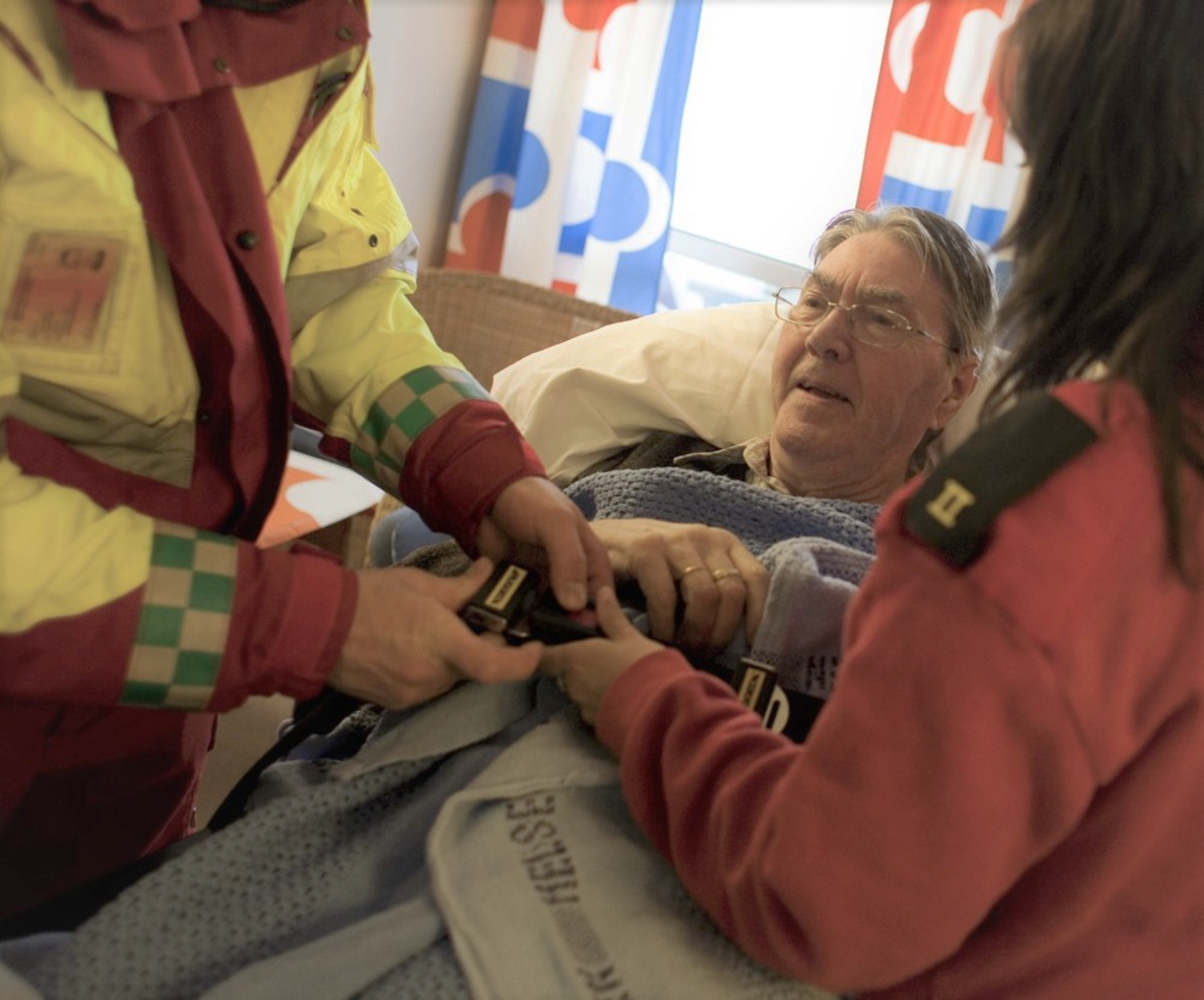 Therese B. Kirkesæther / Ambulanseforum, Det kan være vanskelig å oppdage akutt sykdom hos eldre når typiske symptomer mangler. Folk flest og helsepersonell trenger mer kunnskap for at ikke hjerteinfarkt, hjerneslag og alvorlig infeksjon skal gå under radaren., Eldre i den akuttmedisinske kjeden, , 