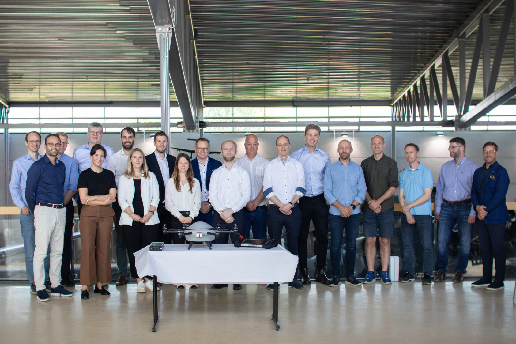 Katrine Jaklin, Prosjektdeltagere og interessenter møttes på Forsvarets Flysamling Gardermoen 26. juni 2024., Foto Katrine Jaklin 0444, , 