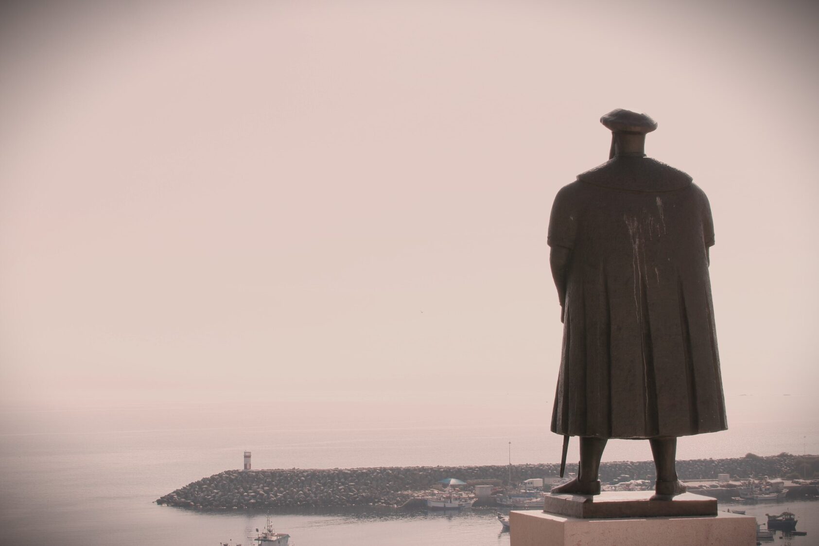 Rune Rolvsjord, NORCE, En statue av Vasco da Gama skuer ut over havet i Sines, Portugal – et av de tre ELEXIA-demonstrasjonsstedene. Akkurat som maritime oppdagelser en gang omformet globale forbindelser, transformerer ELEXIA planleggingen og styringen av integrerte energisystemer i Europa, og muliggjør smartere og mer effektiv energibruk., IMG 9620 1 kopi, , 