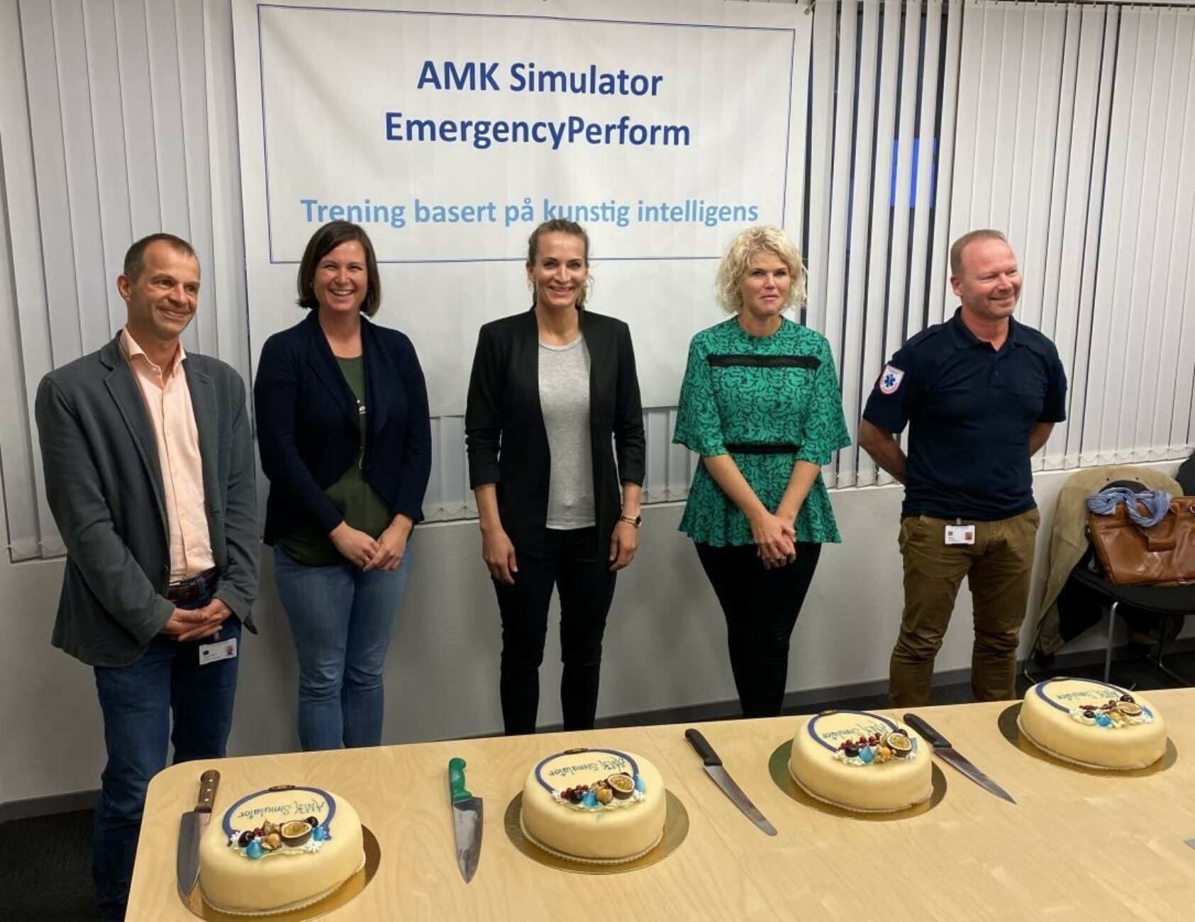 Privat, Kick-off for prosjektet AMK-simulator. F.v: Thomas Lindner - RAKOS, Siri-Linn Schmidt Fotland - NKLM, Trine Bjørnsen - Headroom LifeScience AS, Elsa Søyland - SAFER, Sigstein Rasmussen - AMK Stavanger., Kick off for prosjektet AMK simulator, , Kick-off for prosjektet AMK-simulator. F.v: Thomas Lindner - RAKOS, Siri-Linn Schmidt Fotland - NKLM, Trine Bjørnsen - Headroom LifeScience AS, Elsa Søyland - SAFER, Sigstein Rasmussen - AMK Stavanger.