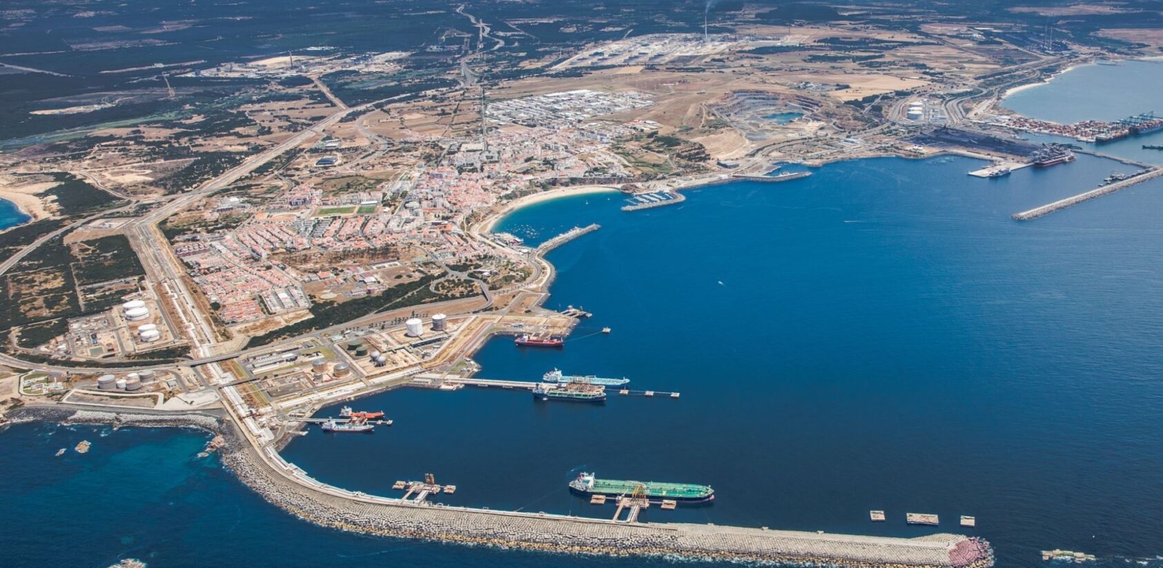 Porto Sines, Picture of harbour Sines, Porto de Sines, , 