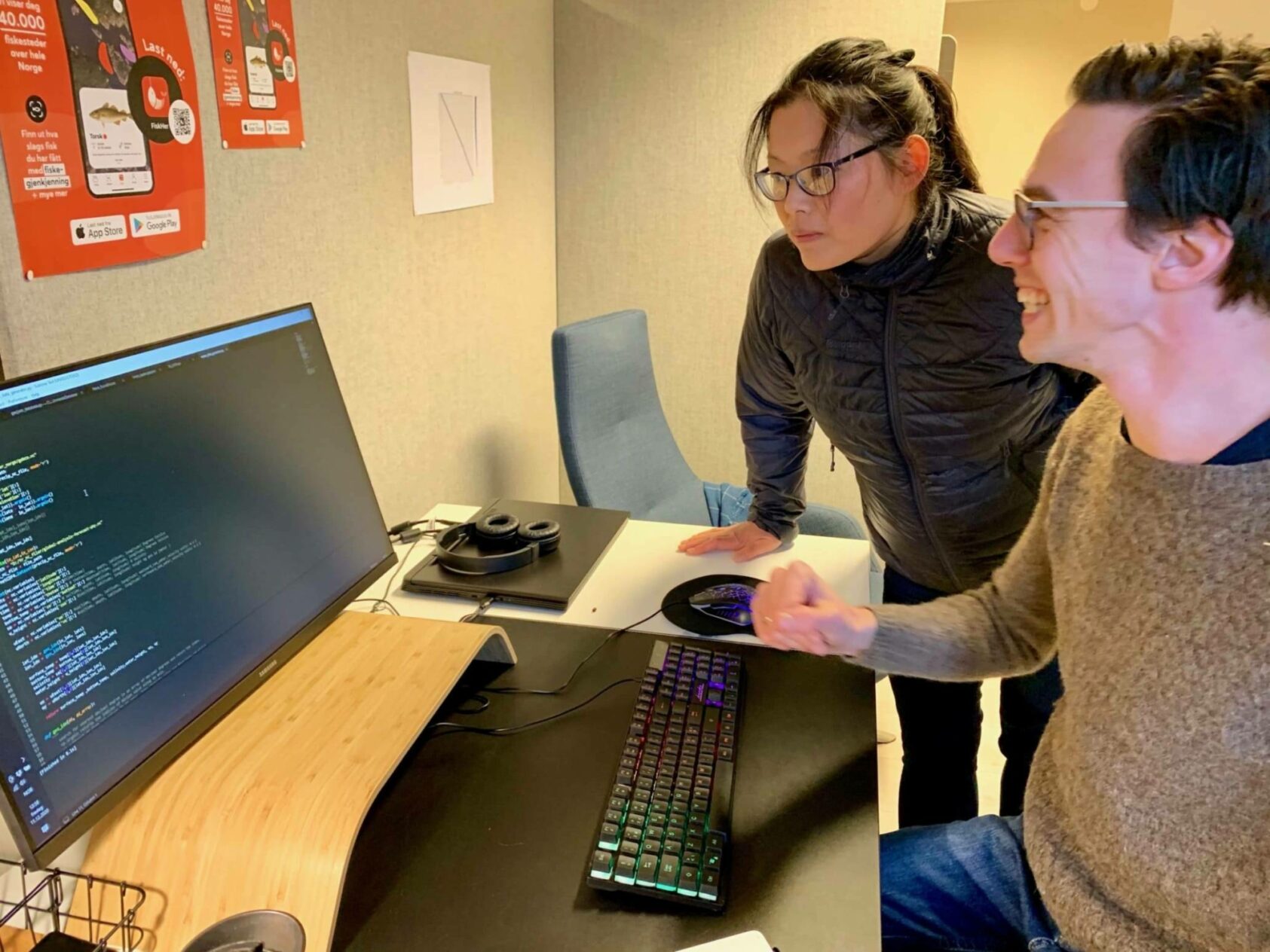 Foto: Fiskher, Seniorforsker Boyan Yuan i NORCE og utviklingsanasvarlig Trond Svandal i Fiskher skal jobbe videre med kunstig intelligens for å utvikle appen., Boyan trond norce fiskher, , 