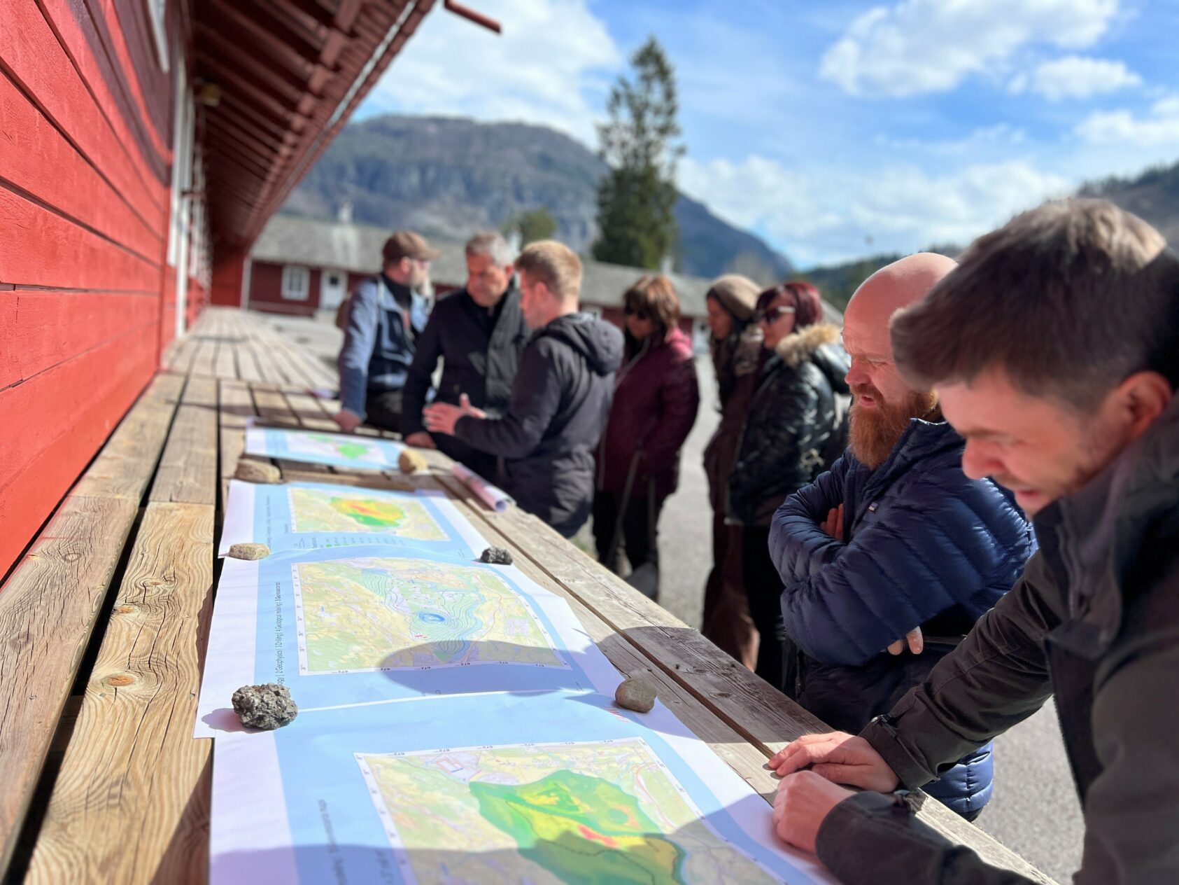 Gunn Janne Myrseth, NORCE, Bømoen, the site of TV2’s reality show "Kompani Lauritzen," hides energy beneath the ground. NORCE researcher Bjarte Lønøy and NORCE and UiB researcher Eivind Bastesen study the maps., Kart3, , 