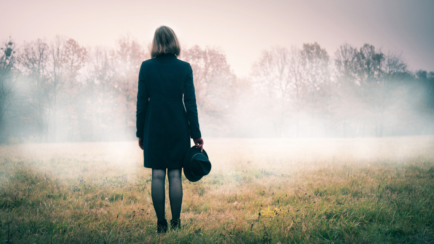 Illustrasjonsfoto: Colourbox, Den nye studien viser at 1 av 3 pasienter med depresjon fikk legemiddelbehandling av fastlege. Høyt utdannede kvinner hadde lavere sannsynlighet for å bli behandlet med medikamenter., Kvinne natur høst, , 