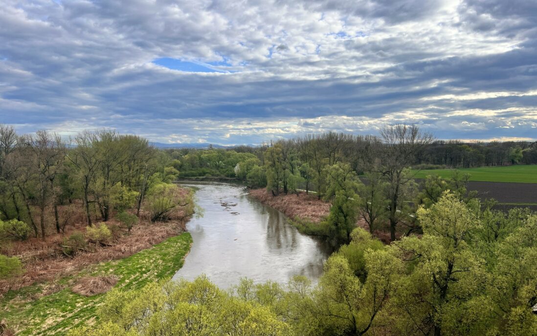 Elver omkranser kommunen og gjør den vakker, men og flomutsatt.