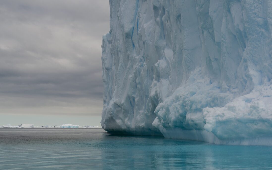 Vi bruker radar og laserdata (som CryoSat-2 og ICESat-2) til å overvåke snø- og isdekket. Resultatene kan for eksempel brukes til å forbedre parametrisering av klimamodeller og studere effektene av klimaendringer.