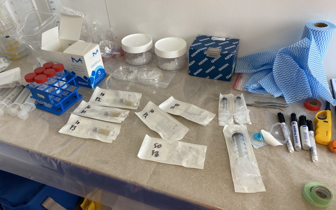 Arbeidsbordet med filtrene