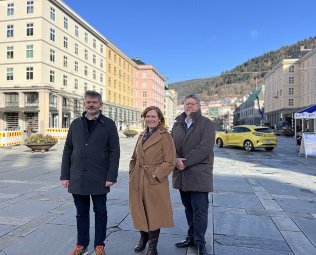 Gunn Janne Myrseth, NORCE, Christine Meyer, Chief Commissioner of Bergen is pleased that Bergen can now test its preparedness digitally with a unique tool developed by NORCE researchers, led by Roger Norman. On the picture also head of preparedness Agnar Tveten Bergen M., 08526696 d569 4ce5 bba4 2beb3a2ecb89, , 