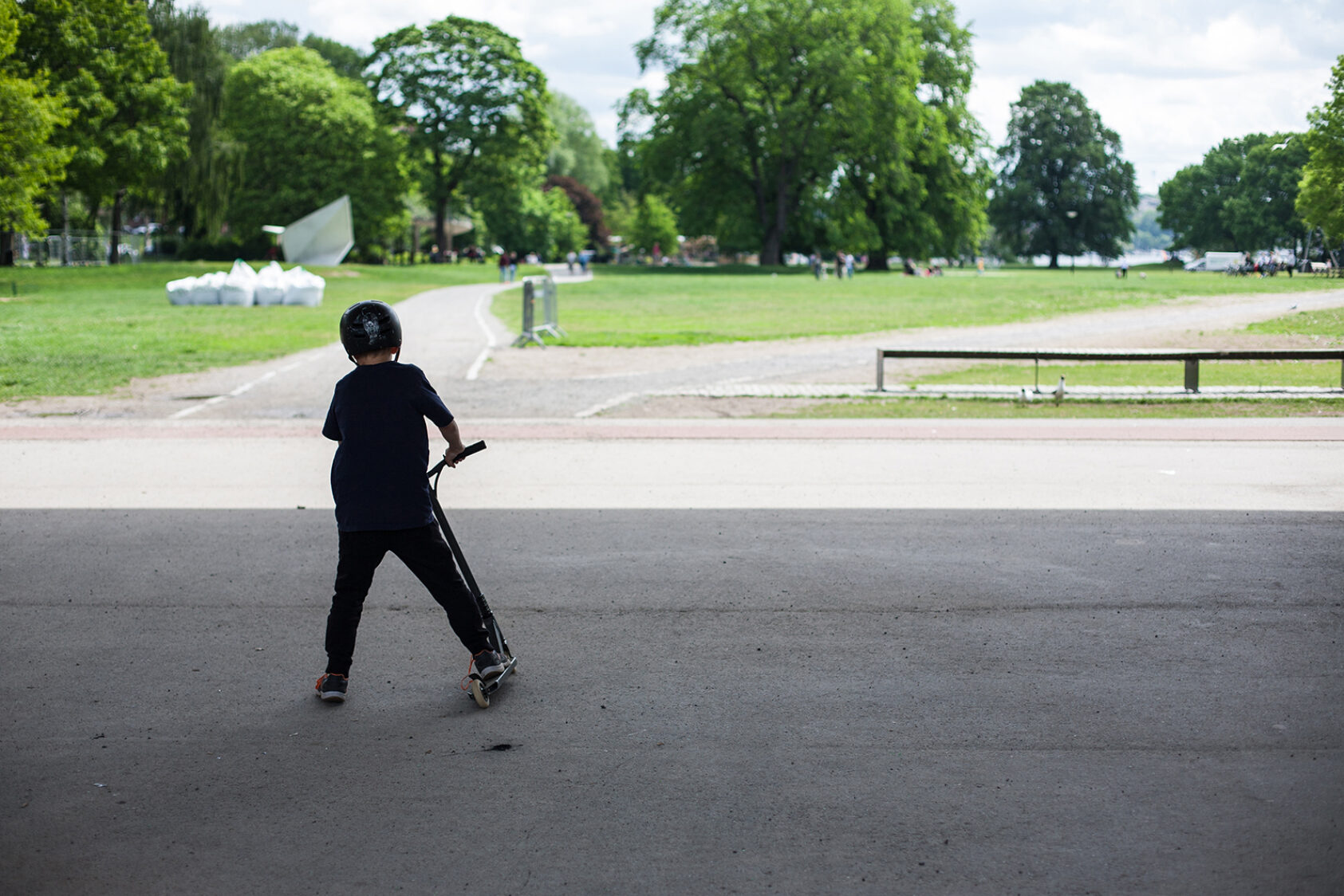 colourbox.com, En ungdom i skateparken. Illustrasjonsbilde., COLOURBOX28725029 crop, , 