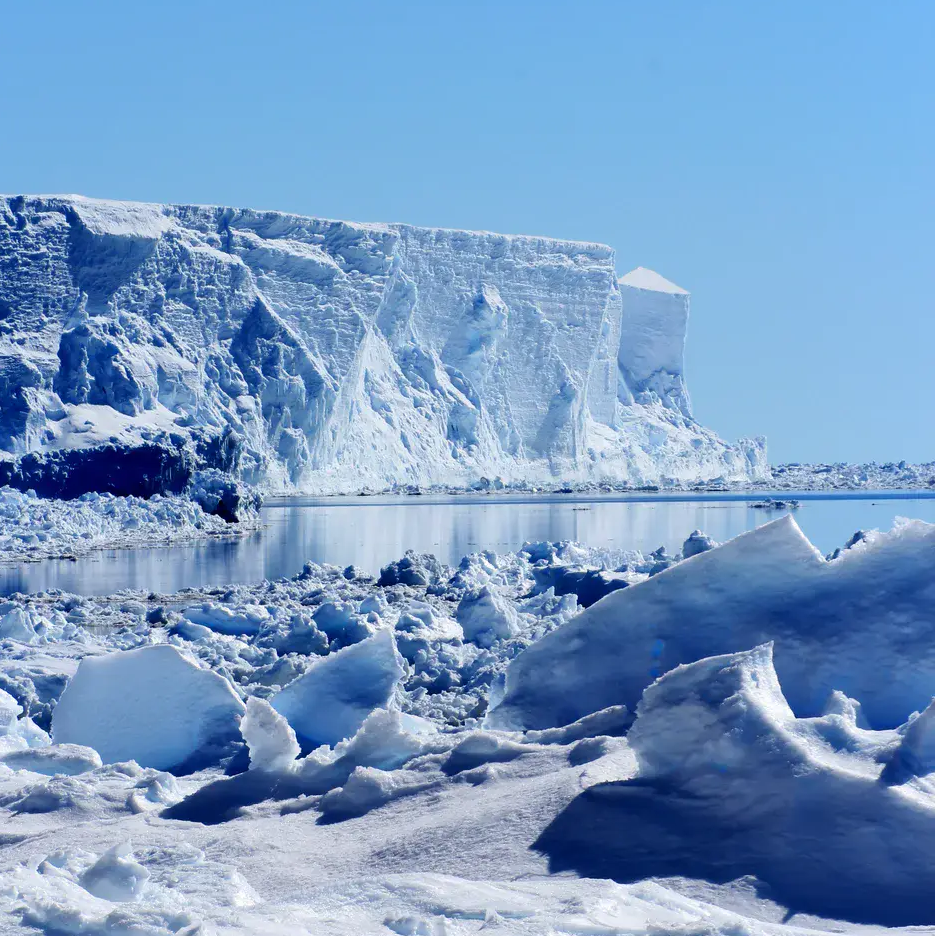 , An ice edge in Antarctic. Photo: Eva Nowatzki (distributed via imaggeo.egu.eu), 1973 inset, , 